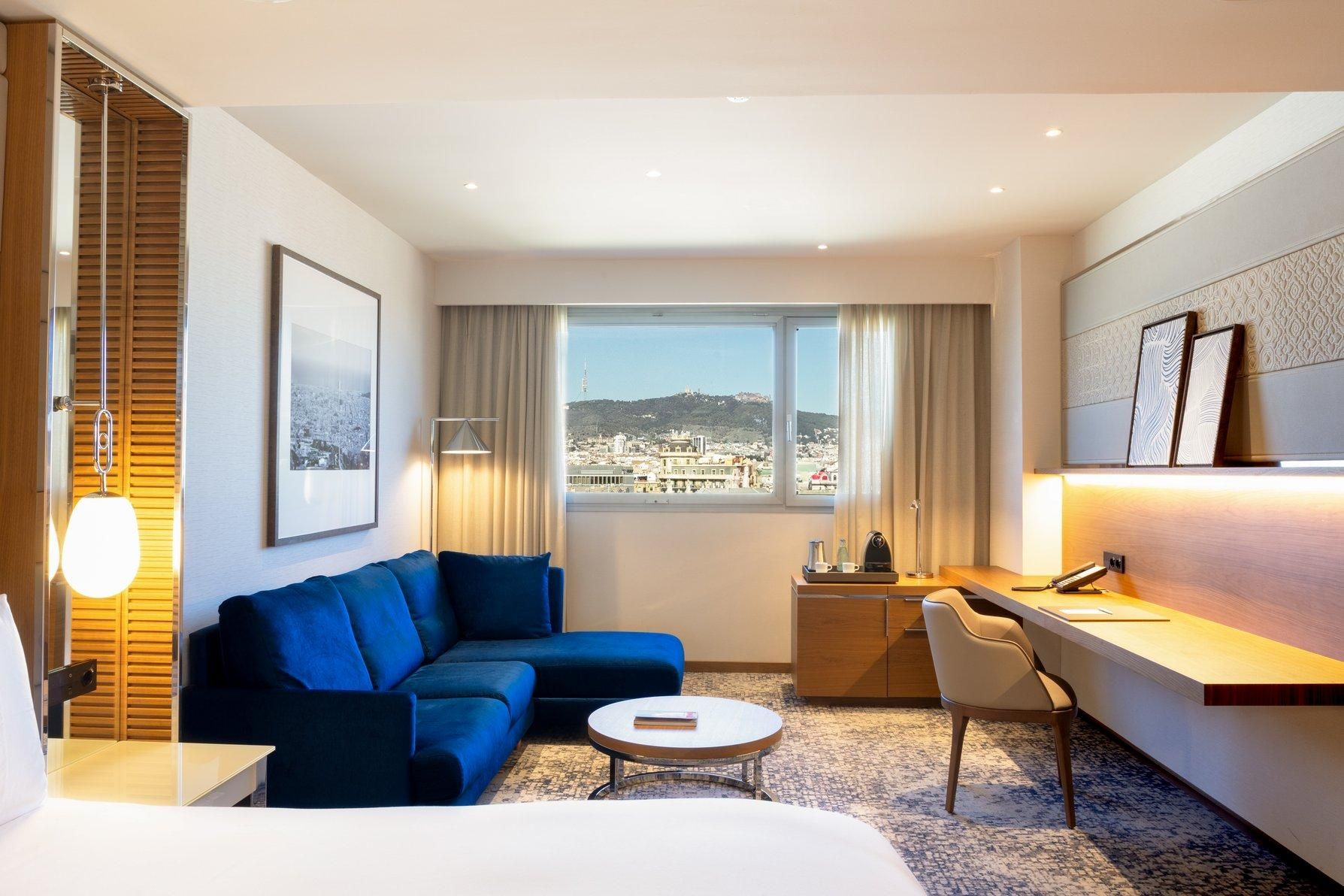 1 King Bed Classic City View