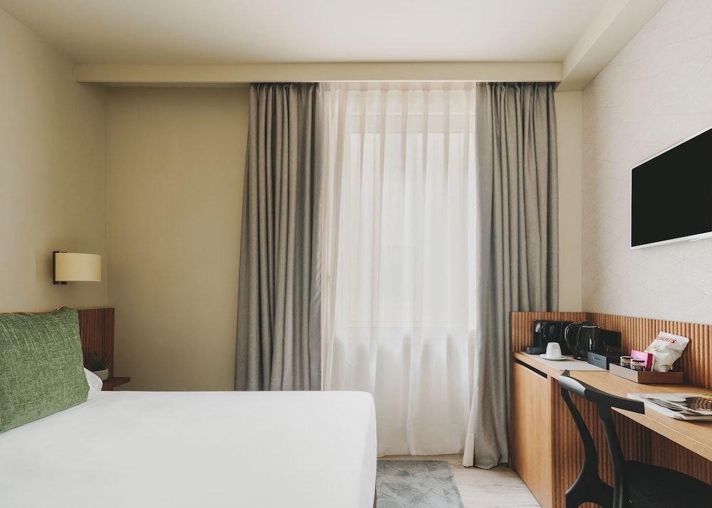 Gallery Hotel Superior Double Room 7