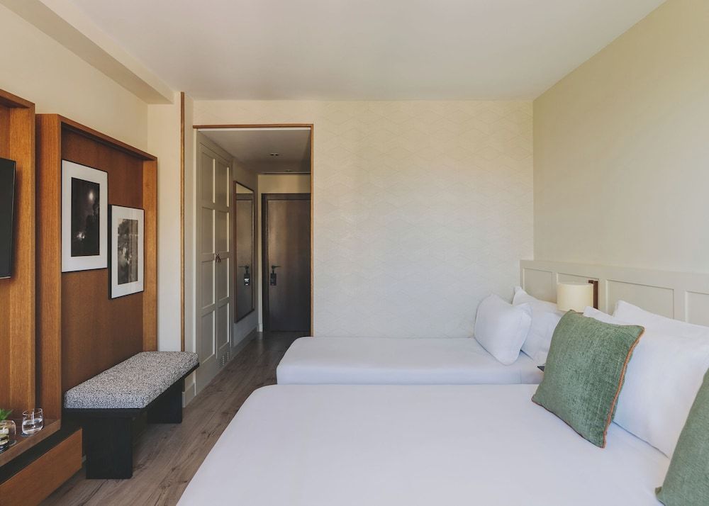 undefined Catalonia Boulevard 3