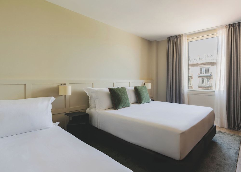 undefined Catalonia Boulevard 4