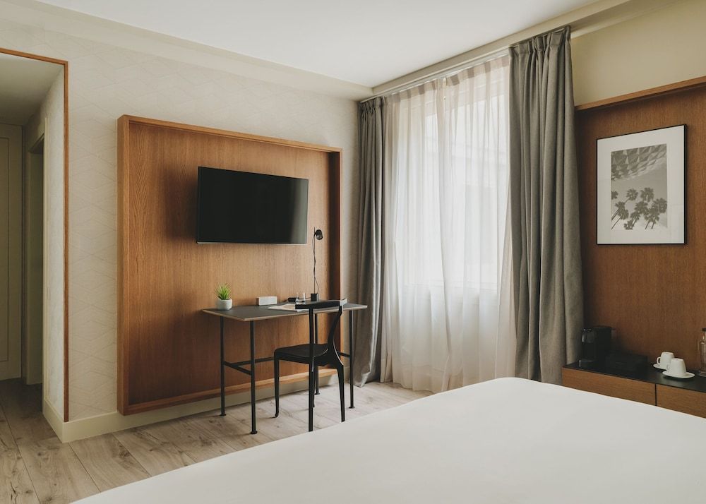 Gallery Hotel Superior Double Room 5