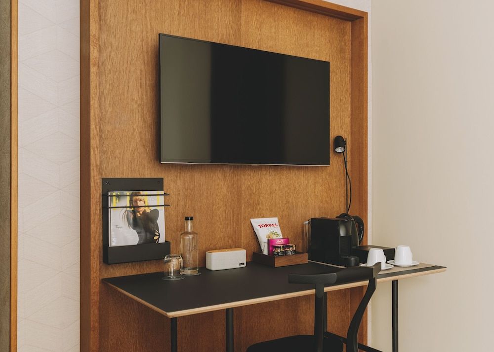 Gallery Hotel Superior Double Room 6