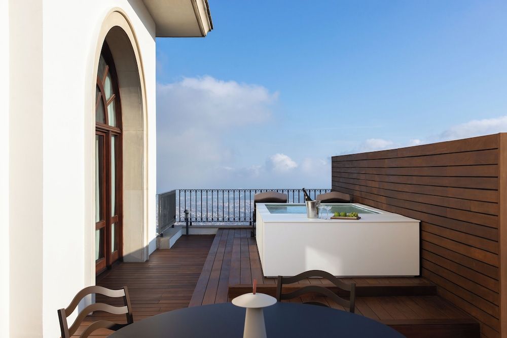 Signature Studio Suite, Private Pool