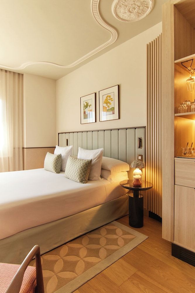 Grand Hotel Central Classic Room, 1 Queen Bed 3