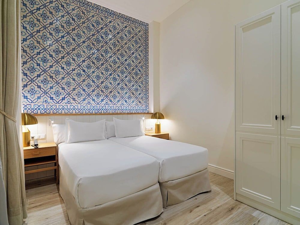 Suite 2 Bedrooms