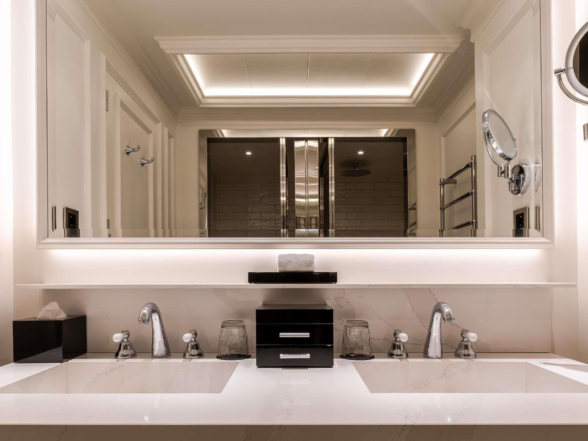 undefined Sofitel Barcelona Skipper 8