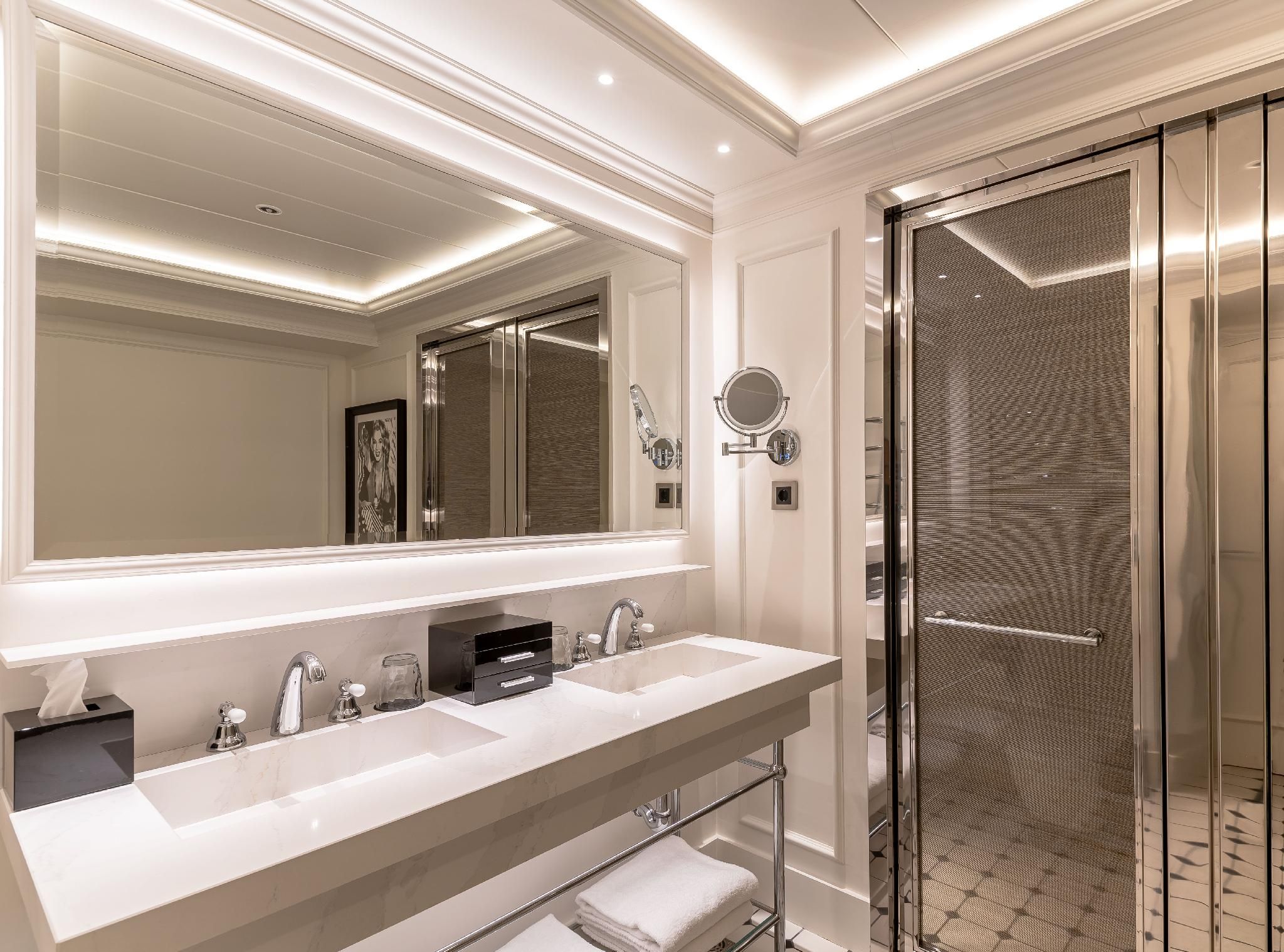 Junior Suite with King Bed