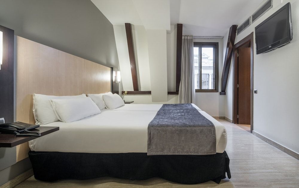 Hotel ILUNION Almirante Double Room 3