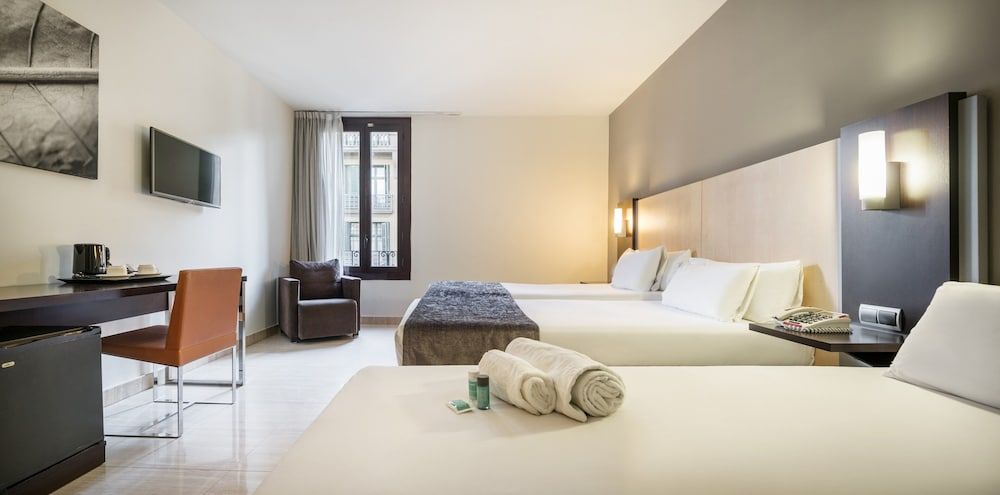 undefined Hotel ILUNION Almirante 3