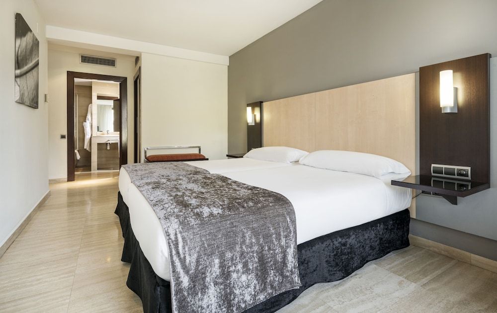 undefined Hotel ILUNION Almirante 5