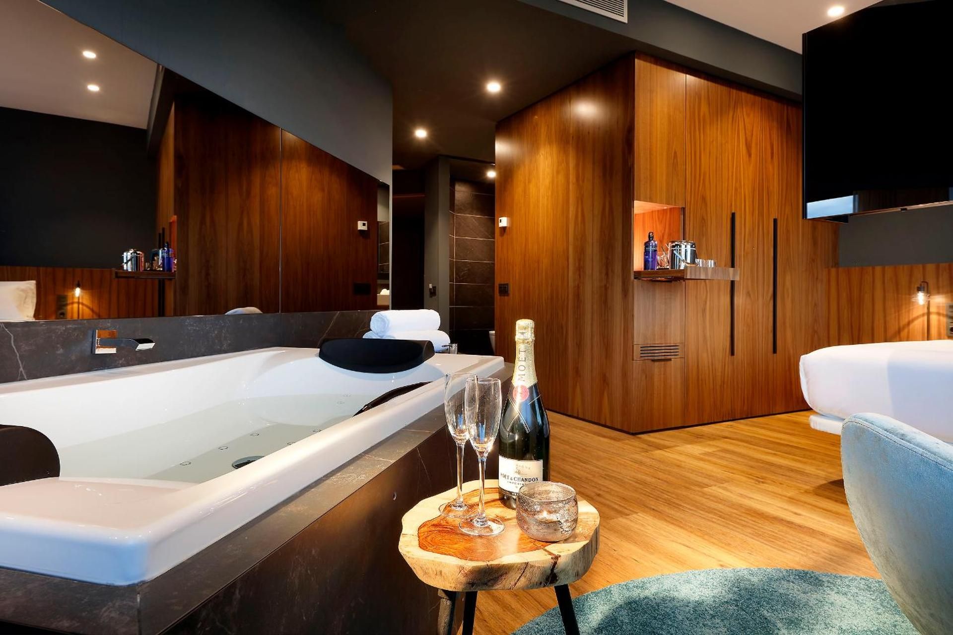 Suite with Spa Bath