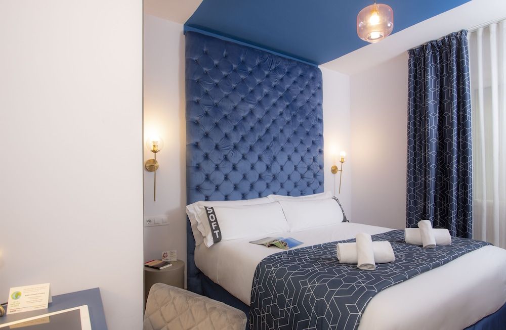 Casual Colours Barcelona Hotel Double Room, 1 Queen Bed 4