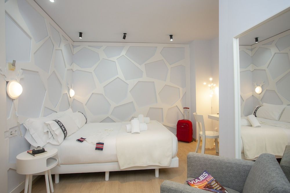 Casual Colours Barcelona Hotel Double Room, 1 Queen Bed 2