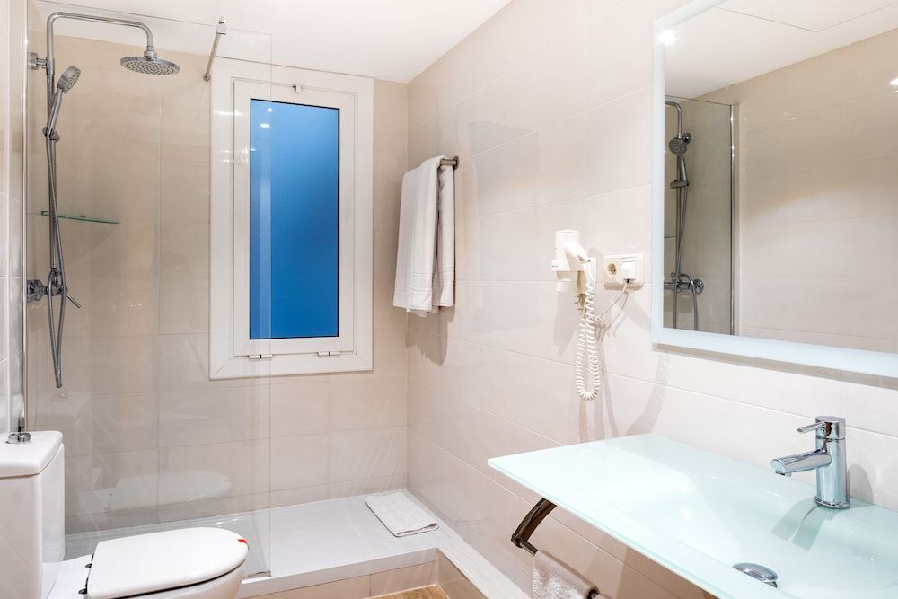 Casual Colours Barcelona Hotel by Casual Hoteles Economy Double Room, 1 Double Bed 3