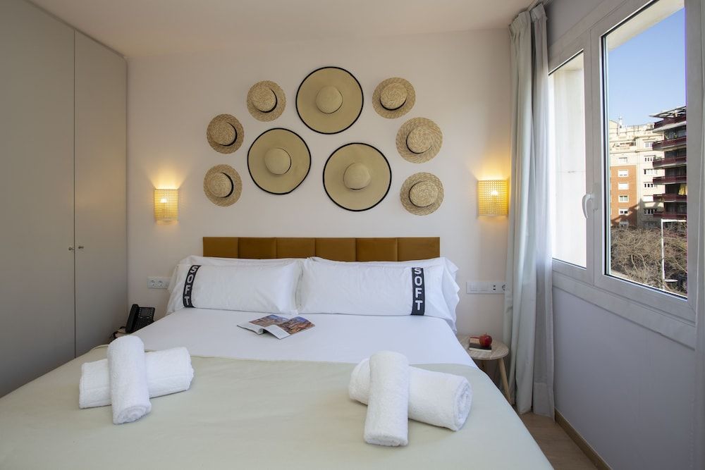 Casual Colours Barcelona Hotel Double Room, 1 Queen Bed 12