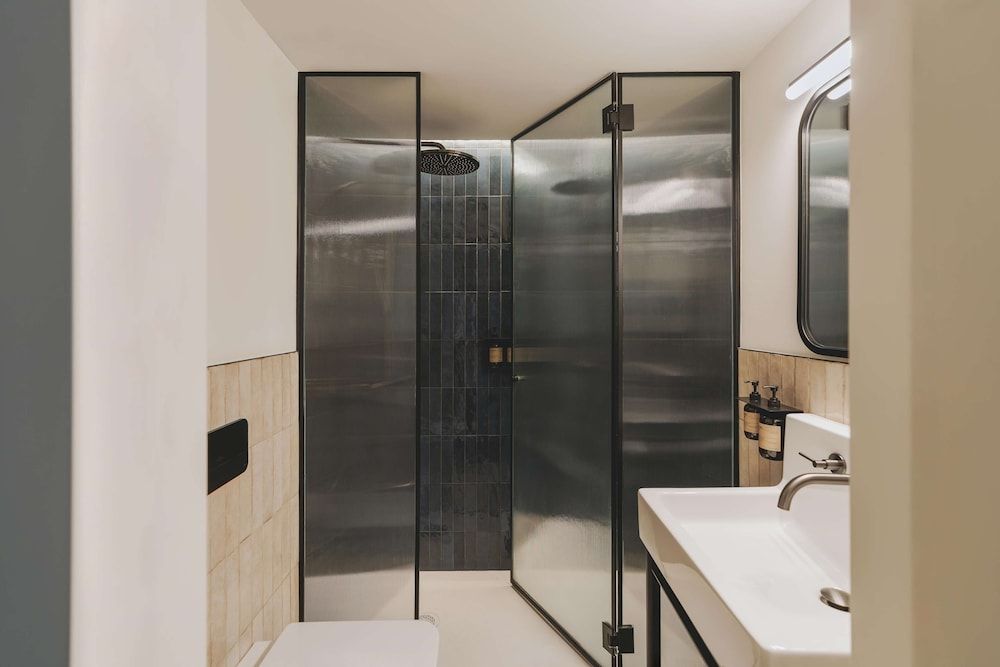 Hotel Regina Barcelona Double or Twin Room 6