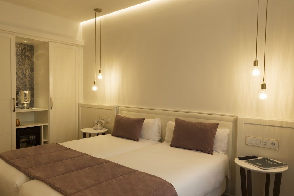 Icon BCN Standard Double Room 2