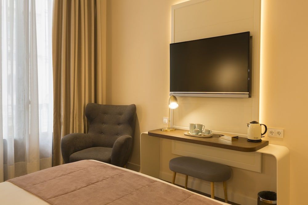 Icon BCN Standard Double Room 9