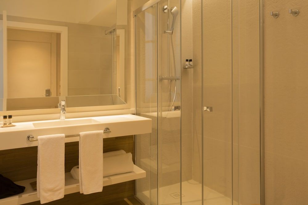 Icon BCN Standard Double Room 7