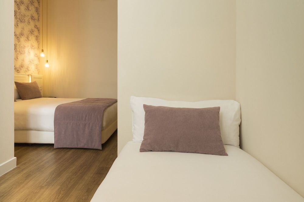 undefined Icon BCN 8