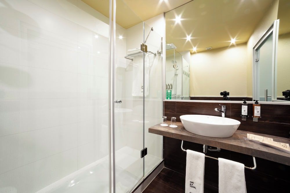 Petit Palace Boquería Garden Quadruple Room 7