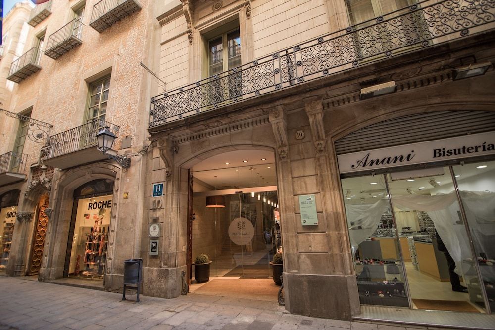 undefined Petit Palace Boquería Garden 2