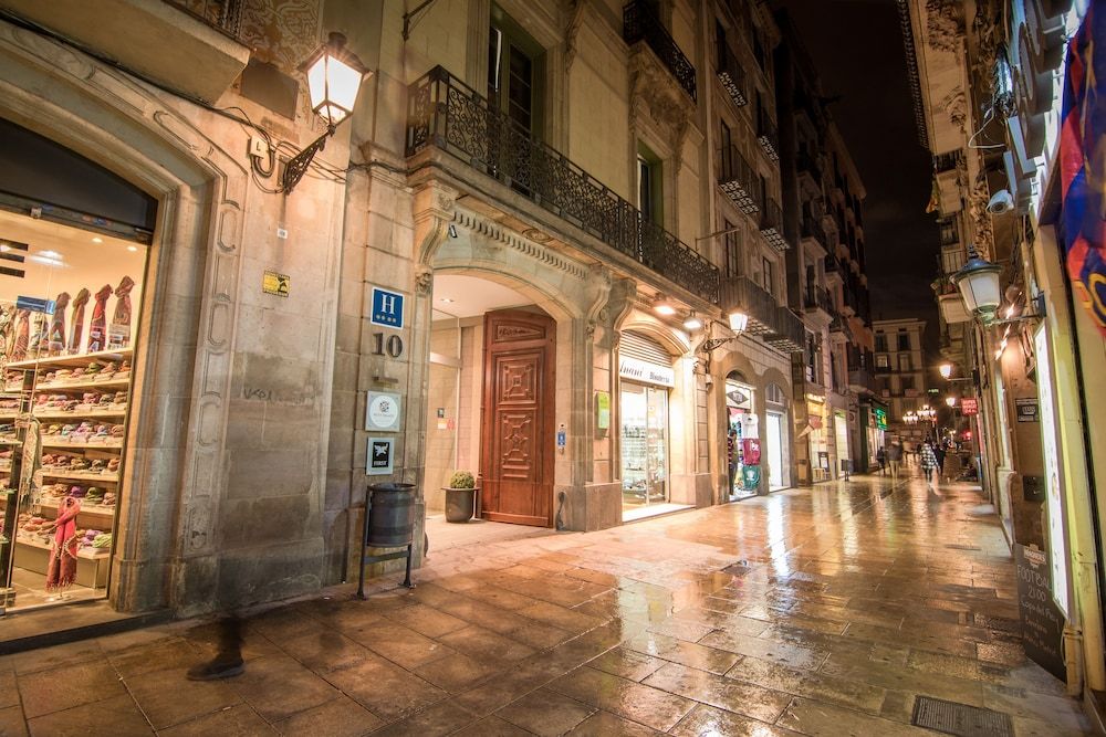 undefined Petit Palace Boquería Garden 4