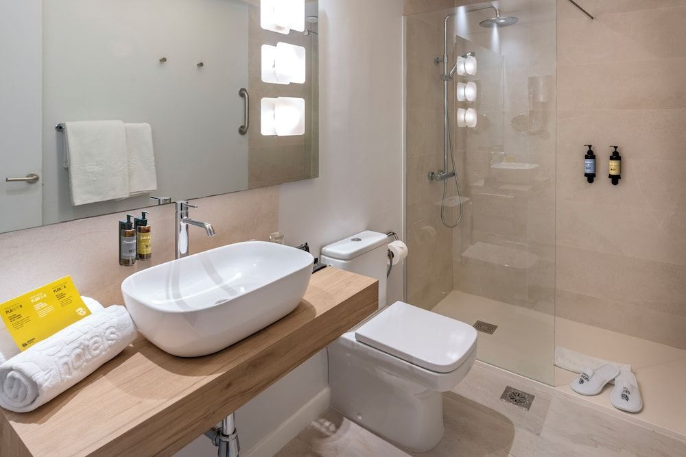 undefined Hotel SERHS Rivoli Rambla 8