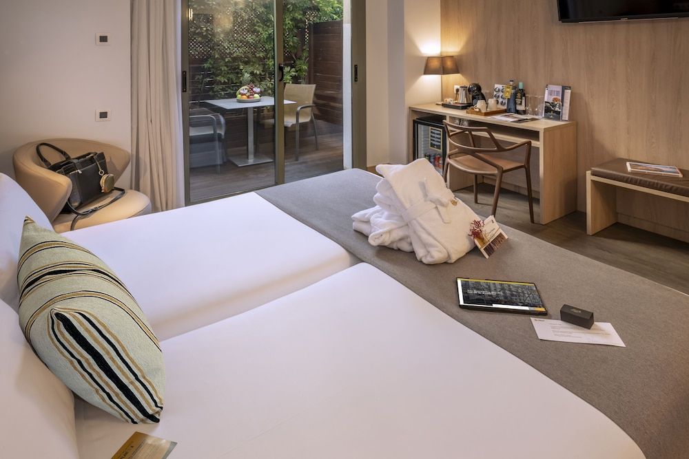 undefined Hotel SERHS Rivoli Rambla 8