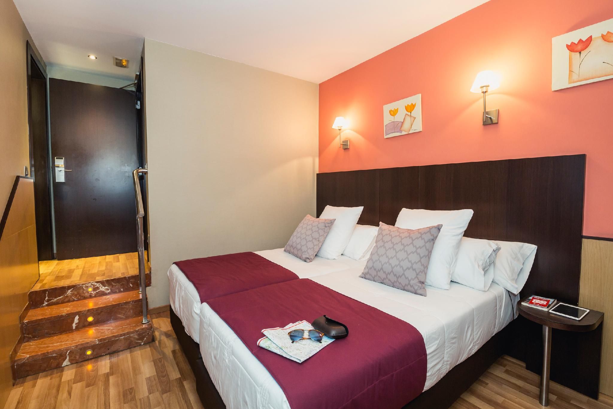 Ground Floor Small Room with Twin Bed