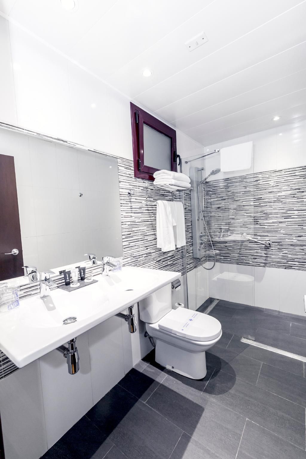 Ground Floor Small Room with Twin Bed