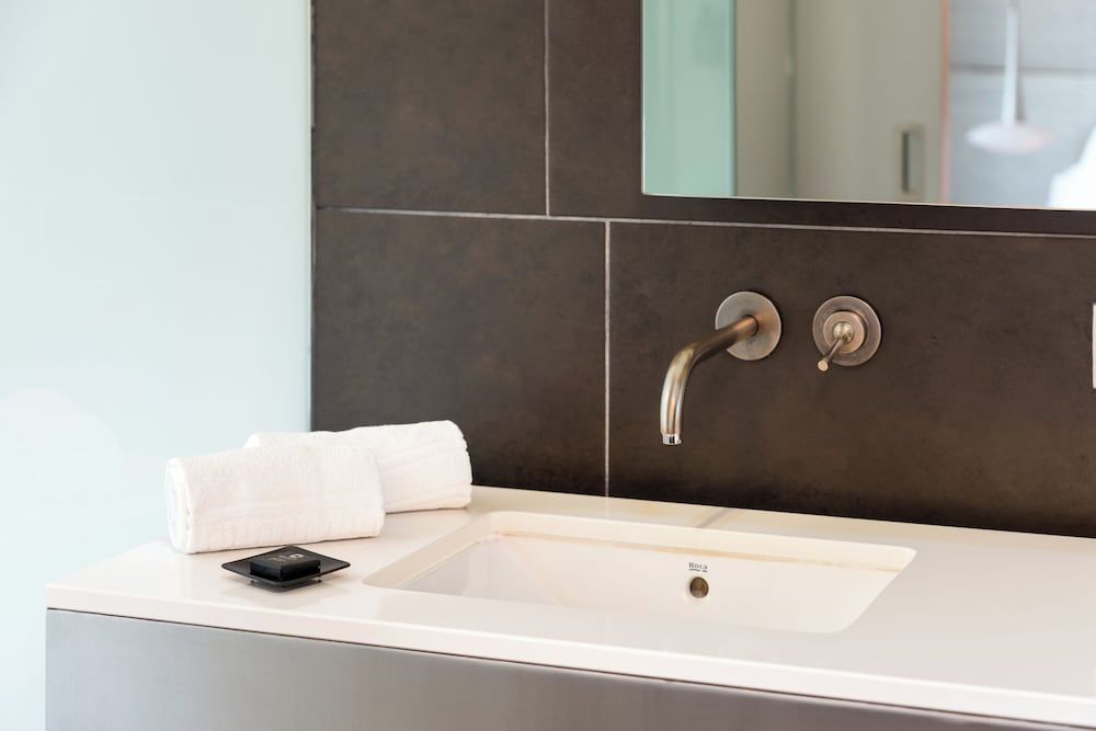 B-Hotel Standard Room 8