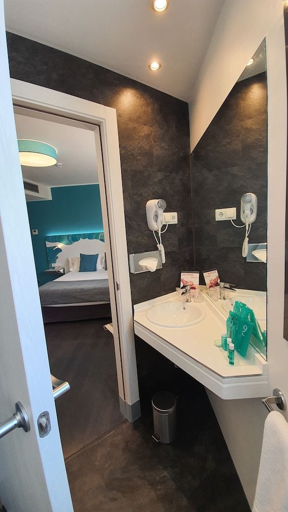 Hotel Concordia Basic Double Room, 1 Double Bed 3