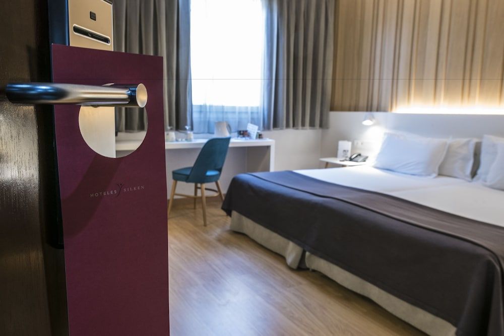 Hotel Silken Ramblas Standard Double Room 10
