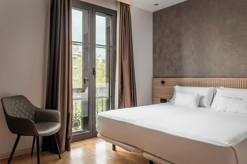 Queen or 1 Twin Room, City View, Balcony/Patio