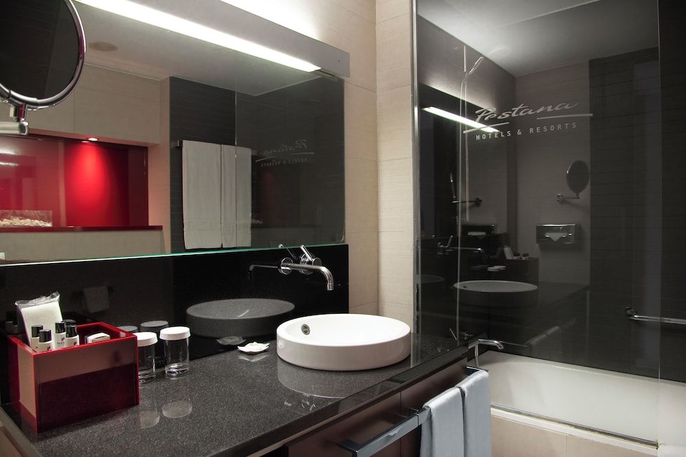 Pestana Arena Barcelona Standard Room 7