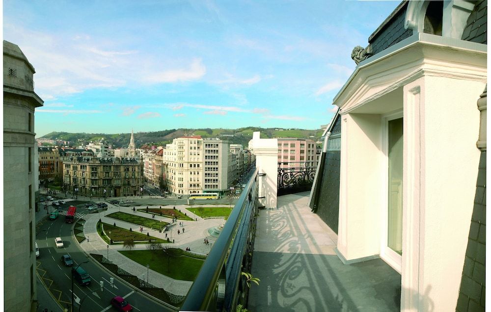 undefined Hotel Carlton 6