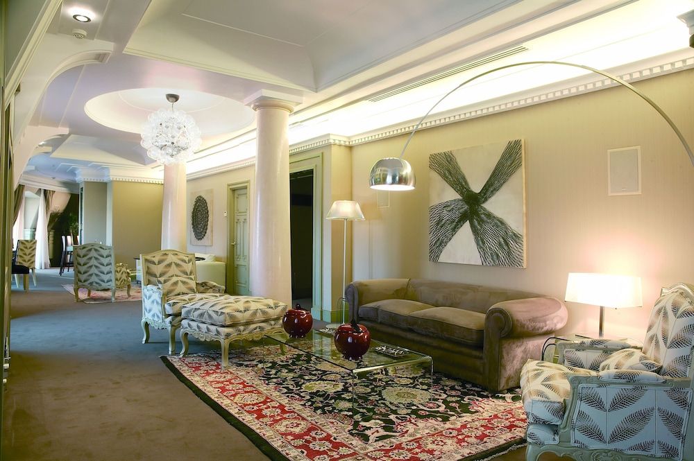 undefined Hotel Carlton 4