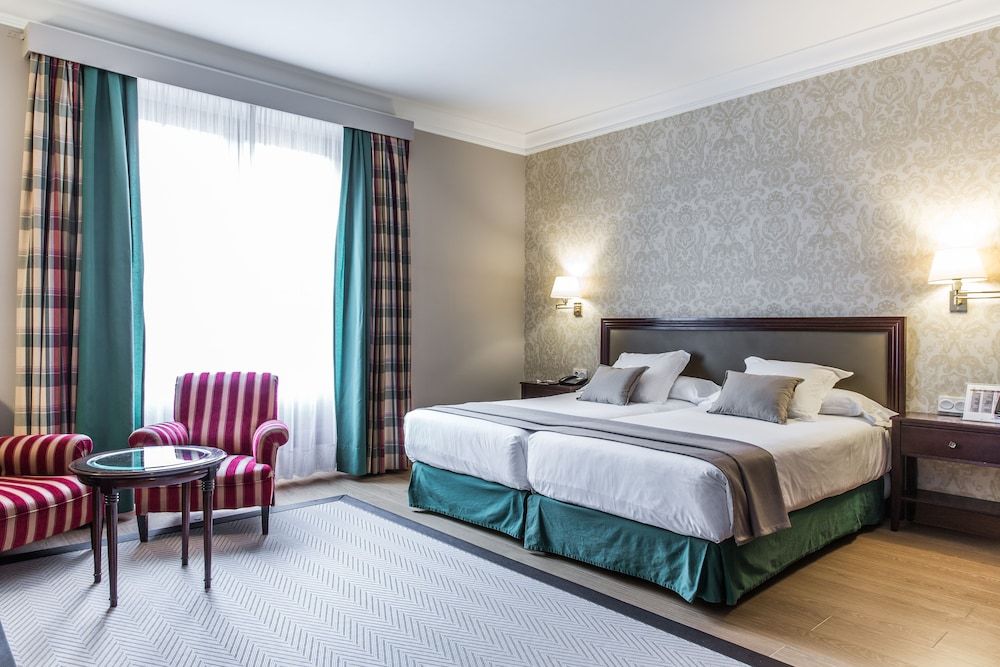 undefined Hotel Carlton 8