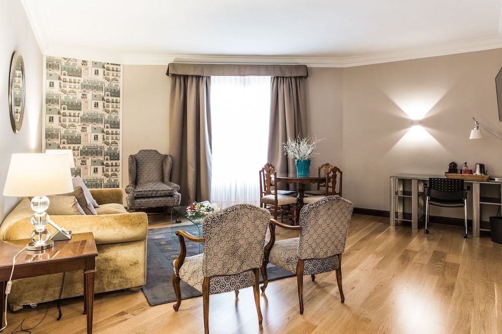 Junior Suite, City View