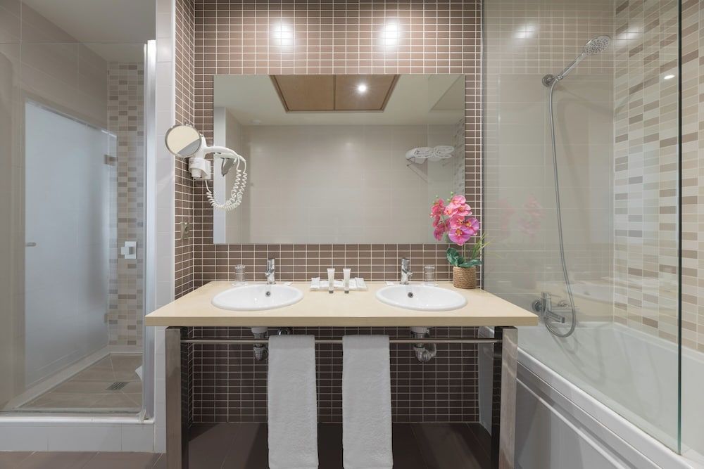 Sherry Suite (2 Adult and 1 Child)
