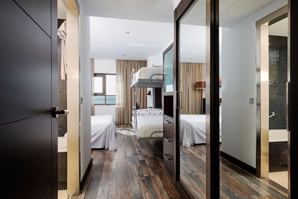 Family Room, Sea View (2+2)