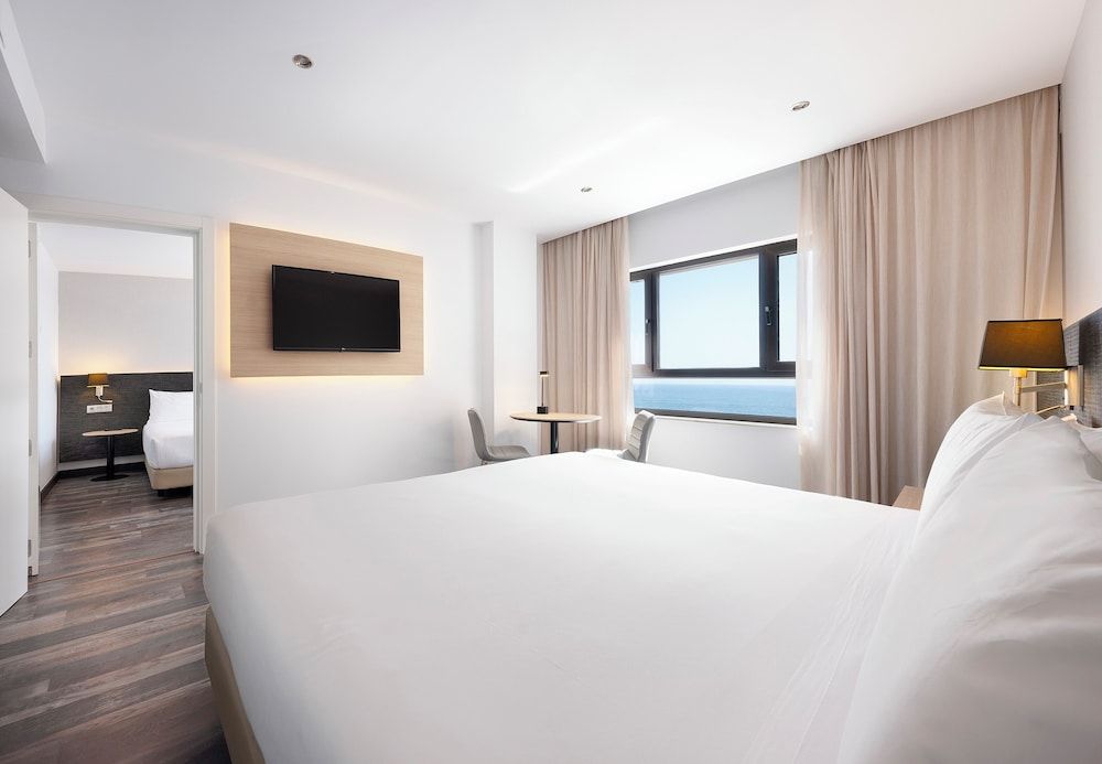 Hotel Cádiz Paseo del Mar Affiliated by Meliá Superior Room, 2 Bedrooms, Connecting Rooms, Sea View 10