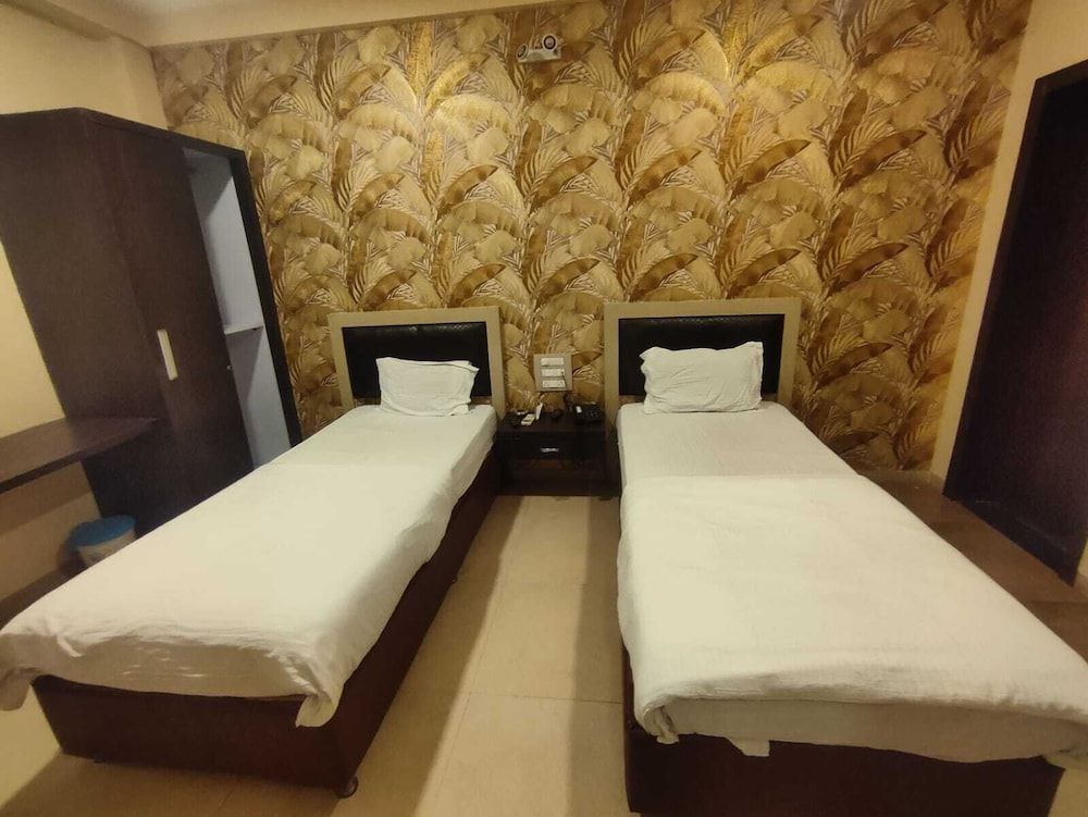 undefined HOTEL SHADES OF ROYAL 9