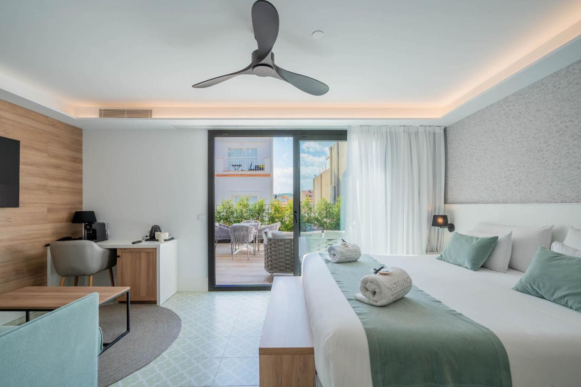 Deluxe Suite with outdoor Jacuzzi