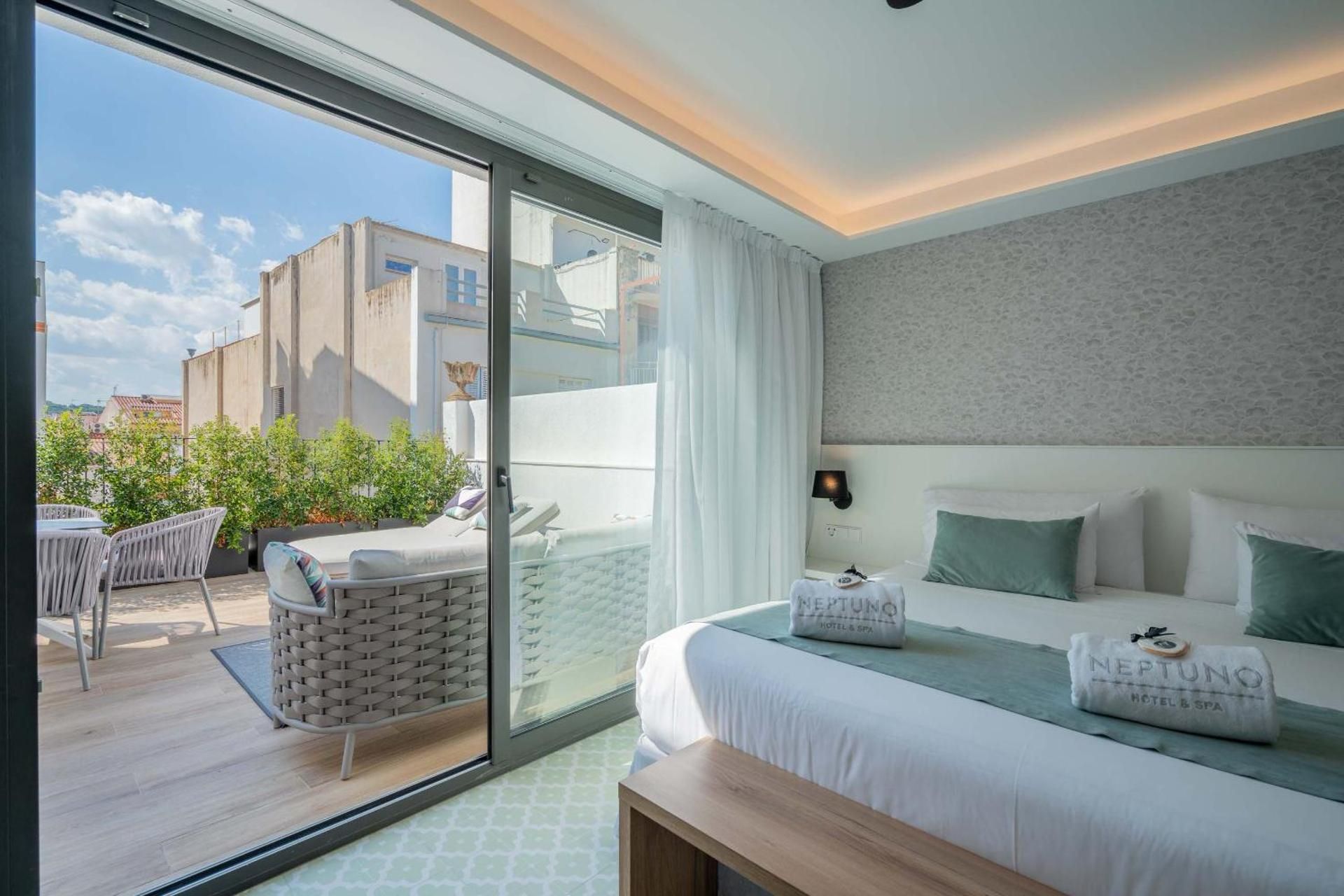 Deluxe Suite with outdoor Jacuzzi