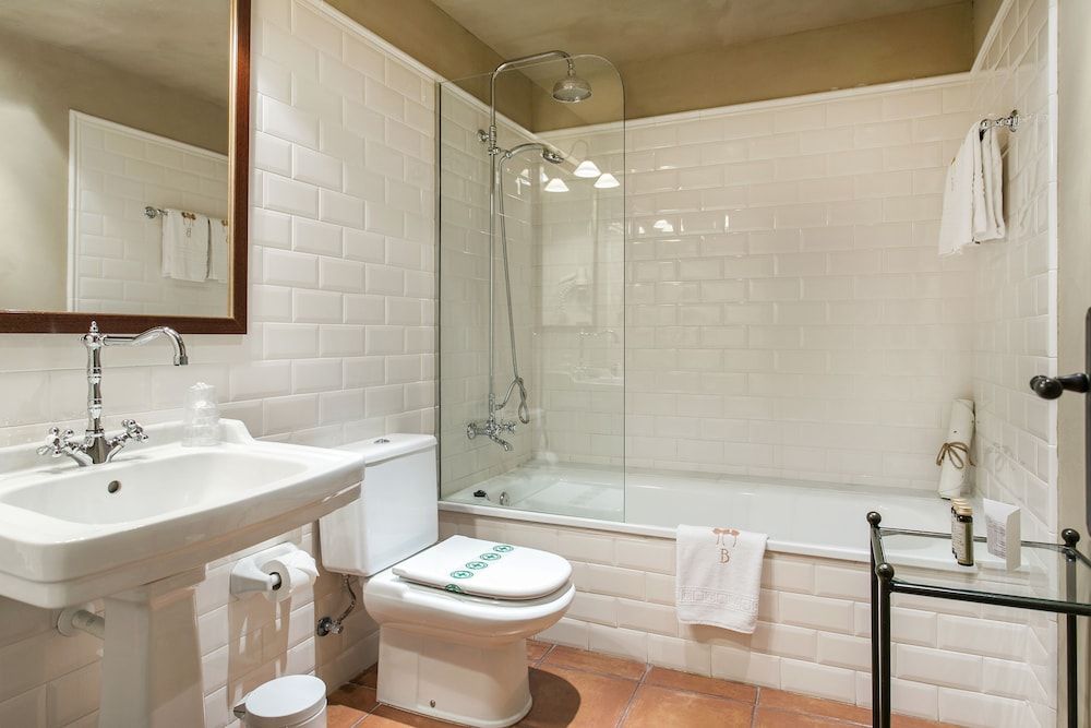 Bremon Boutique Hotel by Duquessa Hotels Collection Triple Room 5