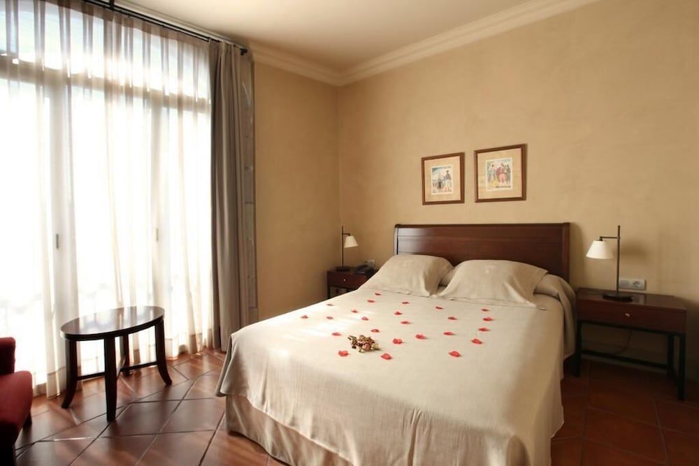 Bremon Boutique Hotel by Duquessa Hotels Collection Triple Room 2