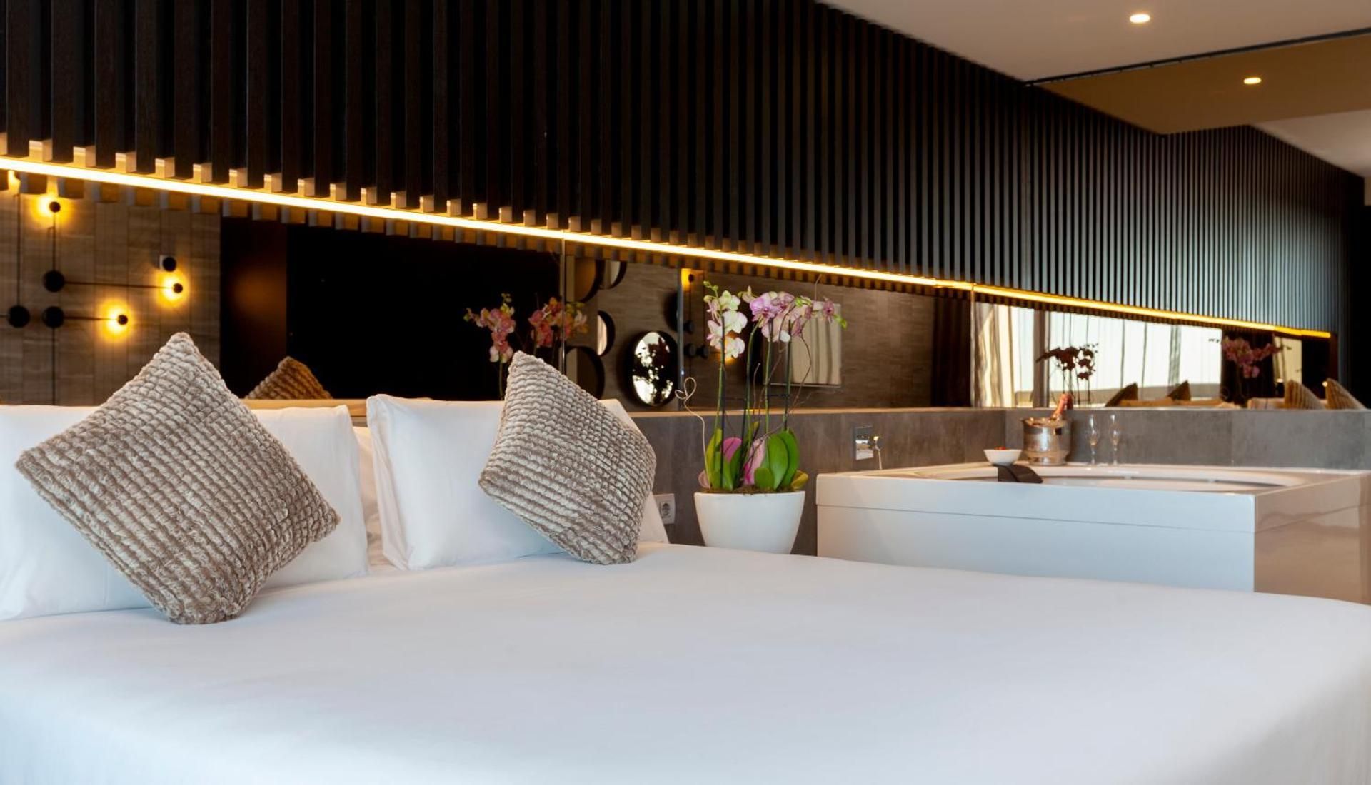 Hotel SB BCN Events 4 Sup Deluxe Suite with Spa Bath 2