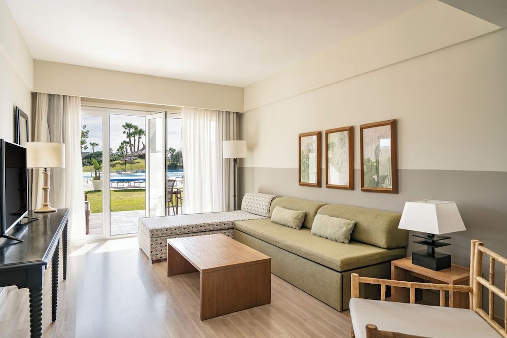 Junior Suite (Access to the garden-2 Adults+2 child)
